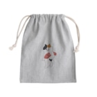 SUIMINグッズのお店のまぐろの握り寿司を自慢げに運ぶねこ Mini Drawstring Bag