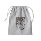 白山の山ショップの川を行くカモ Mini Drawstring Bag