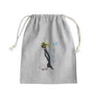 LalaHangeulの風に吹かれるイワトビペンギンさん(文字ありバージョン Mini Drawstring Bag