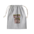 底知れぬ愛の自分が本田翼に見えた Mini Drawstring Bag