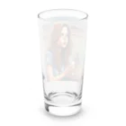 ワンダーワールド・ワンストップのアメリカ人女性がビール方野外で② Long Sized Water Glass :back