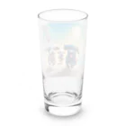 Chocolat15sucreの砂浜で遊ぶ子犬たち Long Sized Water Glass :back