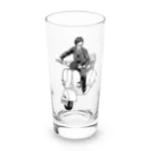 ファンシーTシャツ屋のクラシックスクーターに乗る男性 Long Sized Water Glass :front