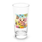 adjustの蝶々と一緒に遊んでいるかわいいウーパールーパー Long Sized Water Glass :front