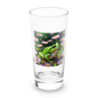 Sunbathingのコスモスの上で休憩するアマガエル Long Sized Water Glass :front