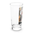 Mottan‘s Art Goods Shopの地下鉄の乗る　犬のカップル Long Sized Water Glass :left