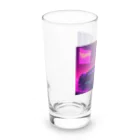 shell_hutの闇夜の中、主人公が追手から逃げるために猛スピードで運転している車 Long Sized Water Glass :left