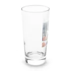 Sunbathingの冷たい風に揺れる樹木の中で冬の美しさに感動して喜んでいる蛇 Long Sized Water Glass :left