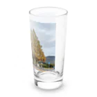 トロールショップの紅葉の季節の並木道 Long Sized Water Glass :right