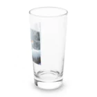 Sunbathingの寒風に揺れる樹氷を見上げて感嘆する喜んでいる蛇 Long Sized Water Glass :right