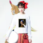 すとろべりーガムFactoryのイラッとする真珠の耳飾りの少女 ロングスリーブTシャツの着用イメージ(表面)