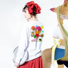 Siderunの館 B2の【バックプリント】おてんば魔女のポメラちゃん Long Sleeve T-Shirt :model wear (back, sleeve)