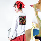 Das ist hübschの[backprint] dahlia vase - oil painting - ロングスリーブTシャツの着用イメージ(裏面・袖部分)