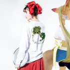 MYOW storeのLucky　Frog Long Sleeve T-Shirt :model wear (back, sleeve)