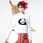 Co . Pandaのよじ登るパンダ+寝そべるパンダ(ブラック用) Long Sleeve T-Shirt :model wear (front)