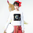 MOONY'S Wine ClosetのA Dreamy moon night Long Sleeve T-Shirt :model wear (front)