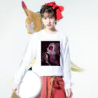 折羽ル子の病理カプリチオ ロングスリーブTシャツの着用イメージ(表面)
