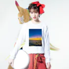 mizuphoto galleryのNight to the crescent moon ロングスリーブTシャツの着用イメージ(表面)