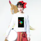 YONEの「レインボー紫陽花」 ロングスリーブTシャツの着用イメージ(表面)
