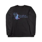 AckeeWolf Art Shopのネコとの時間は魔法のよう　アパレル黒タイプ Long Sleeve T-Shirt