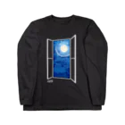 窓枠のお店の窓枠から見る月 Long Sleeve T-Shirt