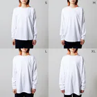 3×3 のドット絵のムンクの叫び - 3×3 のドット絵 ロングスリーブTシャツのサイズ別着用イメージ(女性)