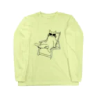 V Voca.のデッキチェアに座る猫 A ロングスリーブTシャツ