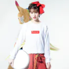 金融投資デザイン　カマラオンテ-ムラサキのDancer ダンサー  ボックスロゴ  Long Sleeve T-Shirt :model wear (front)