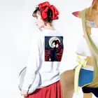 ぽぅちゃぁんの君は彼岸花 Long Sleeve T-Shirt :model wear (back, sleeve)