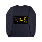 カナリアのグッズ売り場の夜空を泳ぐ猫 ロングスリーブTシャツ