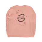 8m【アトリエvesii】のクロボシウミヘビと星々 Long Sleeve T-Shirt :back