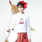 ぽんこつ堂２号店の湯たんぽサティスファクション(赤) ロングスリーブTシャツの着用イメージ(表面)