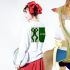 つ津Tsuの非常口のパロディ「非常識」 ロングスリーブTシャツの着用イメージ(裏面・袖部分)