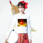 NEON LIGHT STARSの香港九龍カンフー ロングスリーブTシャツの着用イメージ(表面)