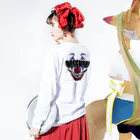 〇〇SENPAI【アパレル先輩】の黒ロゴ ハロウィン ロングスリーブTシャツの着用イメージ(裏面・袖部分)