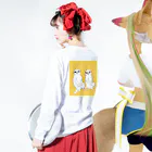 amemugi（あめむぎ）の（背面イエロー）ミーアキャット本物。 ロングスリーブTシャツの着用イメージ(裏面・袖部分)