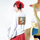 ほのほオフィシャルグッズのPortrait（背面プリント） ロングスリーブTシャツの着用イメージ(裏面・袖部分)