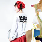 ときどき、いもり。のアカハライモリ！ ロングスリーブTシャツの着用イメージ(裏面・袖部分)