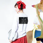 おらげ昇天のネパール曼荼羅 ロングスリーブTシャツの着用イメージ(裏面・袖部分)