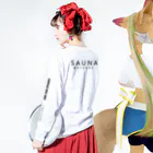 瓢箪アンテナのサウナ大好き Long Sleeve T-Shirt :model wear (back, sleeve)