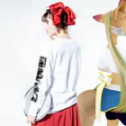 nya-mew（ニャーミュー）の最後のハロウィン Long Sleeve T-Shirt :model wear (back, sleeve)