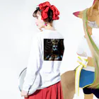 KINTA.MARIAのカーリー女神 Long Sleeve T-Shirt :model wear (back, sleeve)