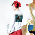 AQUAMETAVERSEの人魚姫と王子の微笑み アメジスト 2846 ロングスリーブTシャツの着用イメージ(裏面・袖部分)