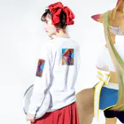 AQUAMETAVERSEのツバの広い帽子と春の花　ラフルール　1859 Long Sleeve T-Shirt :model wear (back, sleeve)