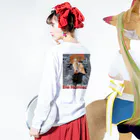 MYLA official online storeの#11 MYLA×ART(Back Print) ロングスリーブTシャツの着用イメージ(裏面・袖部分)