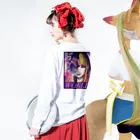 愛と平和とSHOW'SHOPのPURPLEWORLD ロングスリーブTシャツの着用イメージ(裏面・袖部分)
