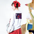 （ID+R)ealの迷うチャイニーズ電脳少女 ロングスリーブTシャツの着用イメージ(裏面・袖部分)