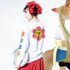 Bepppin3Companyのレトロフラワー★カラフル ロングスリーブTシャツの着用イメージ(裏面・袖部分)