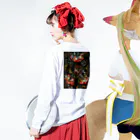 chiru_chanの花と宗教画 ロングスリーブTシャツの着用イメージ(裏面・袖部分)