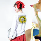 さとみ工房の大人のお花リースプリント　シンプル長袖Tシャツ Long Sleeve T-Shirt :model wear (back, sleeve)